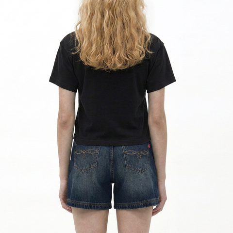 A female model wearing the Smith's 1906 WTE03 Black T-shirt is showing the back.