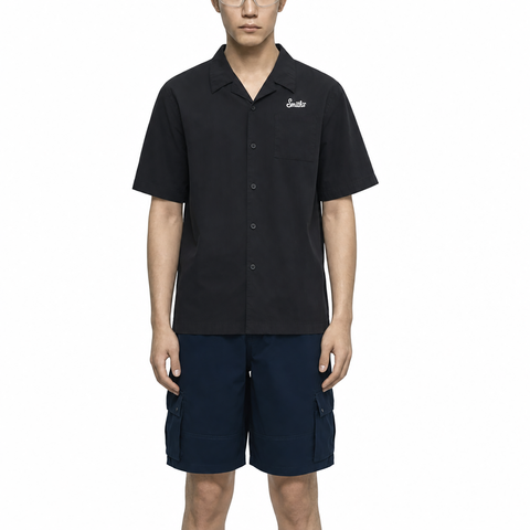 A male model wearing the Smith's 1906 MSR01 Black Short-Sleeve Shirt is showing the front.