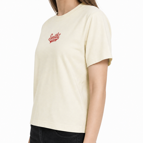 A female model wearing the Smith's 1906 WTE03 Beige T-shirt is showing the side view.