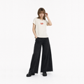 A female model is wearing jeans paired with the Smith's 1906 WTE03 Beige T-shirt.